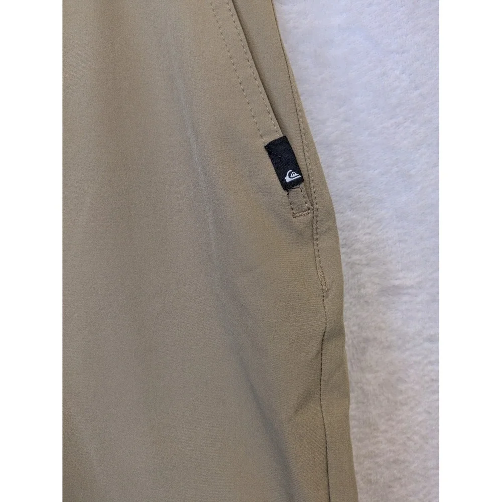 Quiksilver Amphibian Shorts Kid's 22 Khaki Tan 4-Way Stretch Hybrid Walkshorts‎